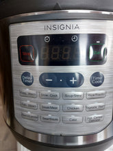 Load image into Gallery viewer, Insignia Pressure Cooker - 8Qt
